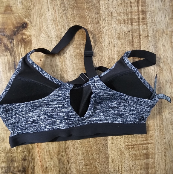 Six Victoria Secret Sports Bras 32C - Picture 11 of 16